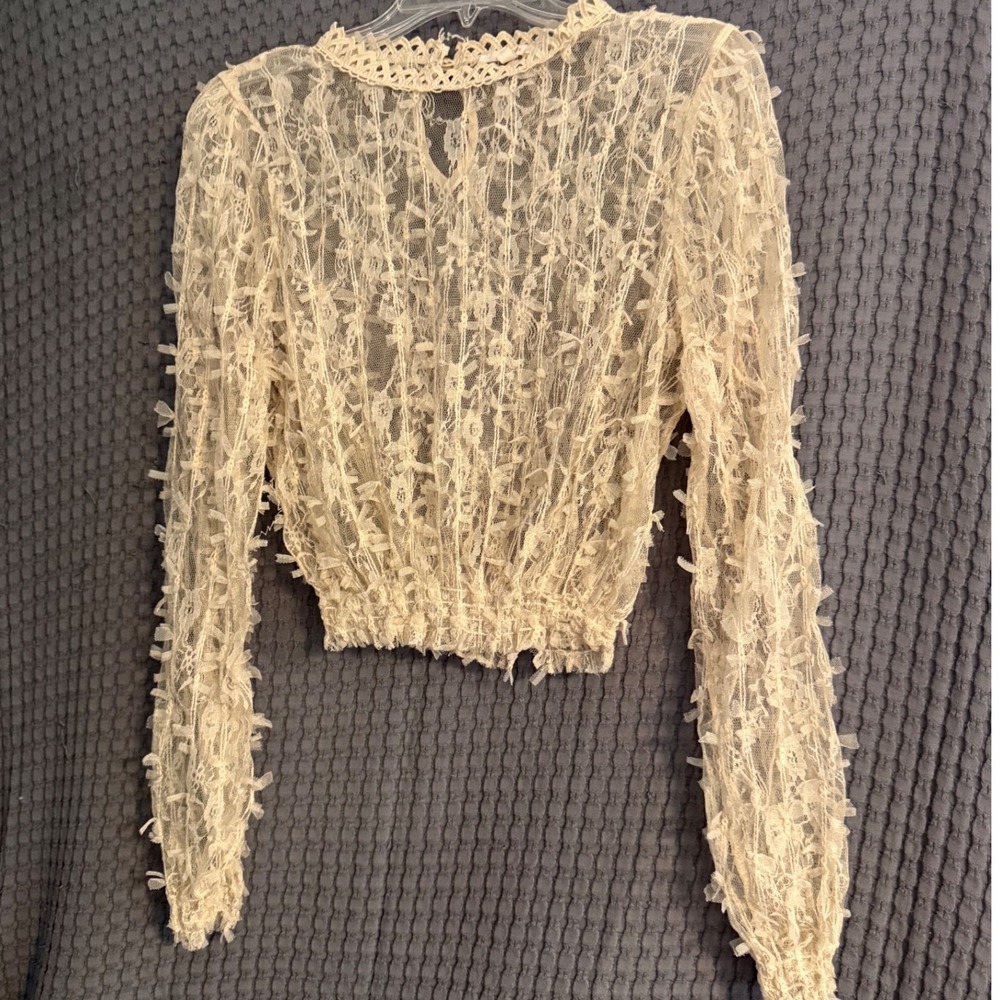 Peach Lace Crop Top Womens L Cream Excellent Sheer Long Sleeve Smocked Boho